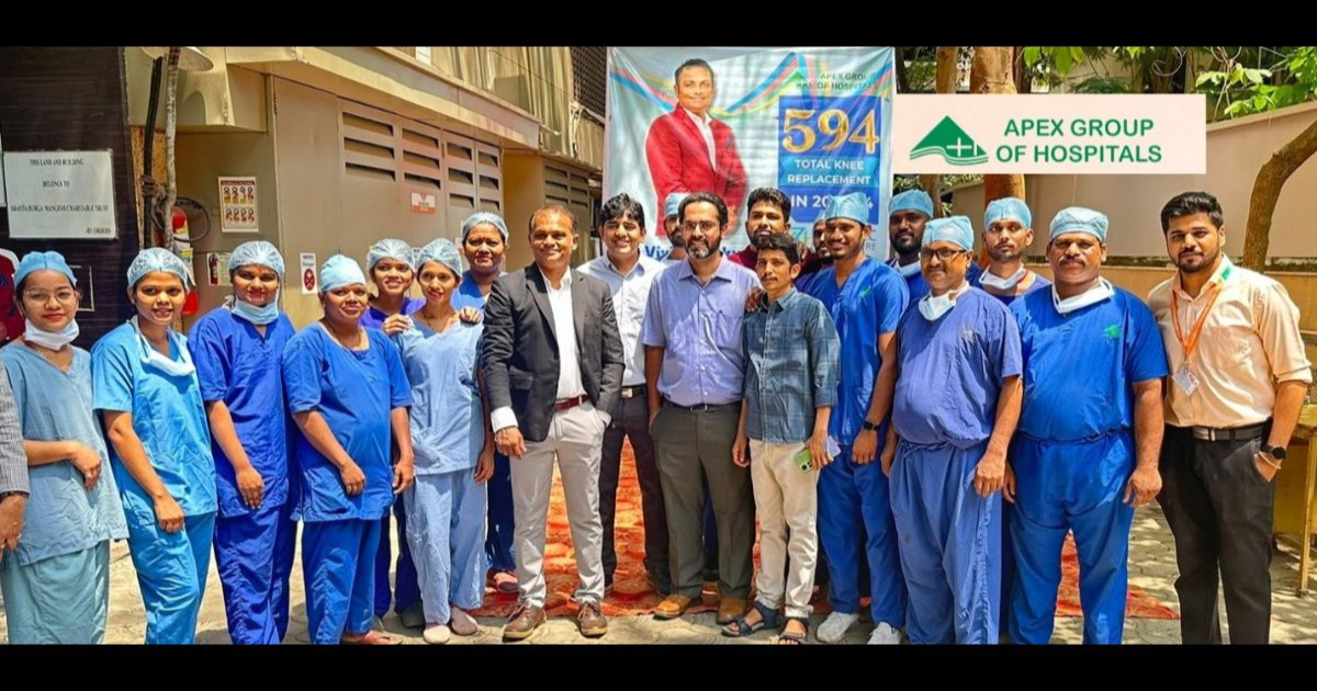 Mumbai doctor performs record 594 Robotic Knee Replacement Surgeries in one year